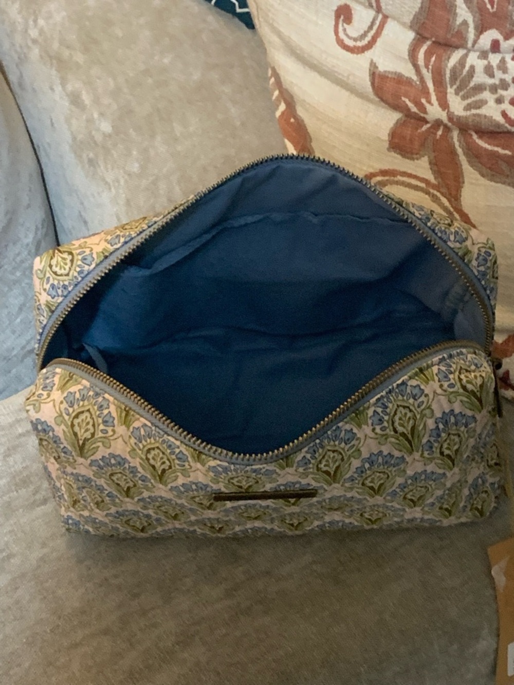 Cosmetic Bag - Picture 4 of 5